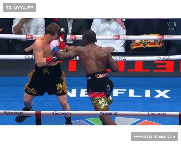 美国轻量级新秀阿卜杜拉·梅森保持全胜战绩,首夺世界拳王头衔 美国轻量级新秀阿卜杜拉·梅森保持全胜战绩,首夺世界拳王头衔