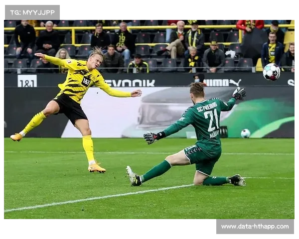 弗赖堡1-1逼平多特蒙德,铃木唯人射门中梁错失绝杀 弗赖堡1-1逼平多特蒙德,铃木唯人射门中梁错失绝杀