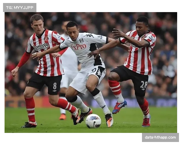 半场观察：富勒姆对阵西汉姆联，手抛长传球战术成亮点